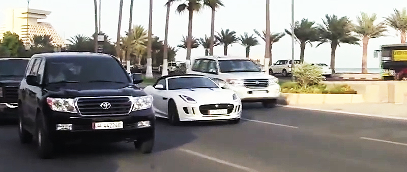Strassenverkehr in Doha (Katar)
